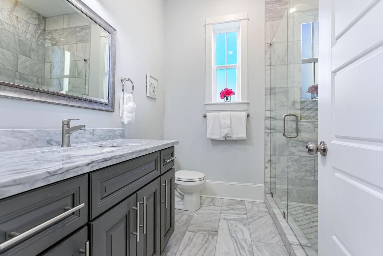 ニューオーリンズHosteeva Chic Urban Retreat W Pool Steps To St Charles Ave And Near Bourbon Stアパートメント エクステリア 写真