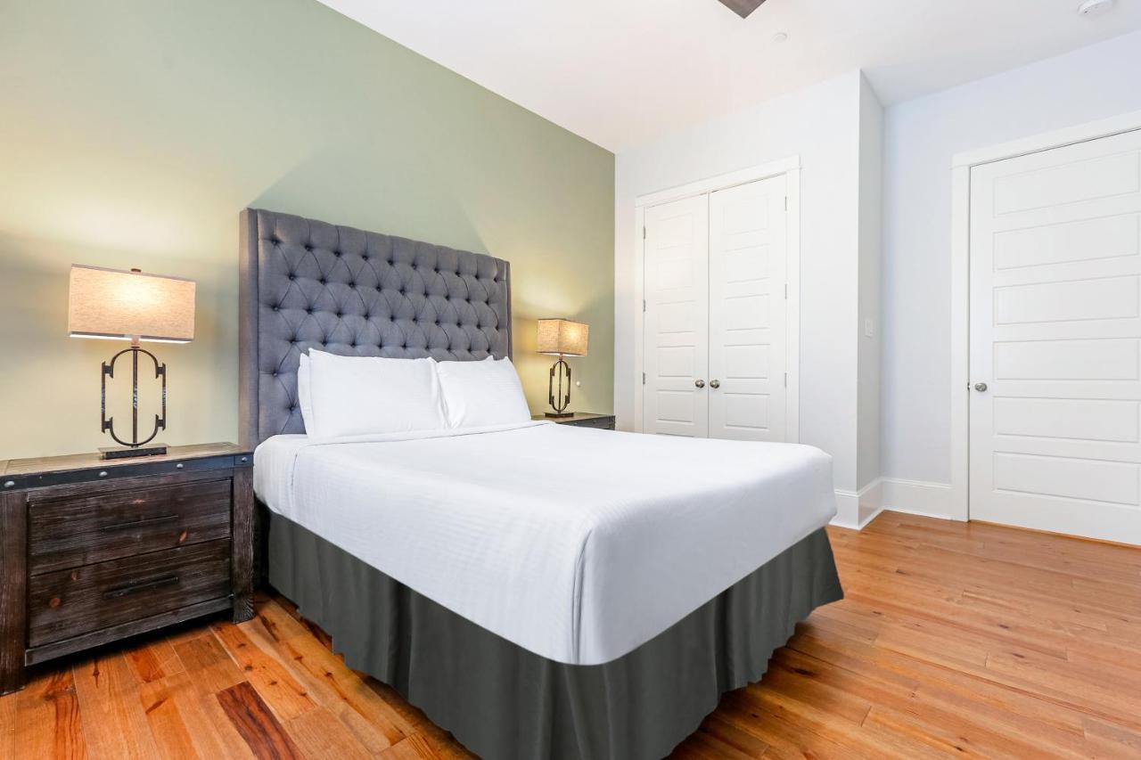 ニューオーリンズHosteeva Chic Urban Retreat W Pool Steps To St Charles Ave And Near Bourbon Stアパートメント エクステリア 写真