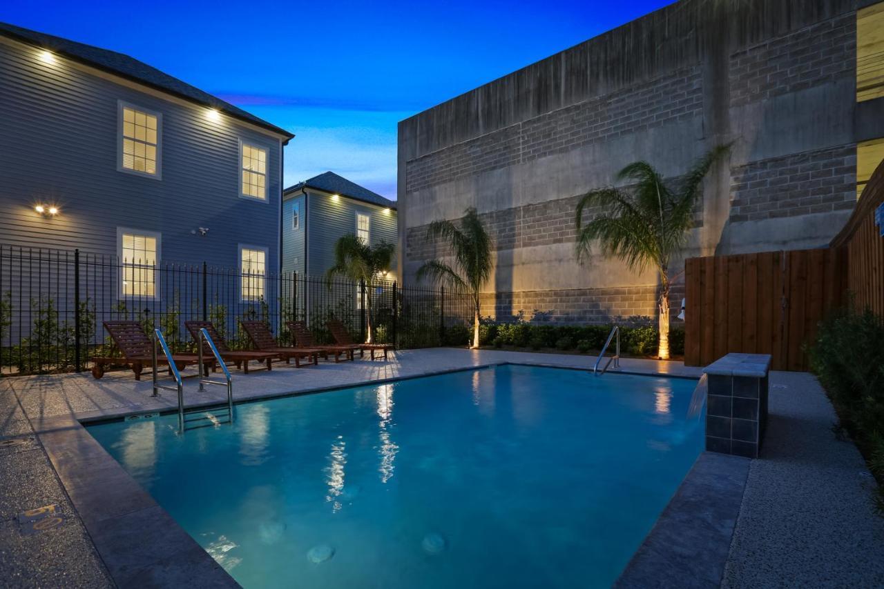 ニューオーリンズHosteeva Chic Urban Retreat W Pool Steps To St Charles Ave And Near Bourbon Stアパートメント エクステリア 写真
